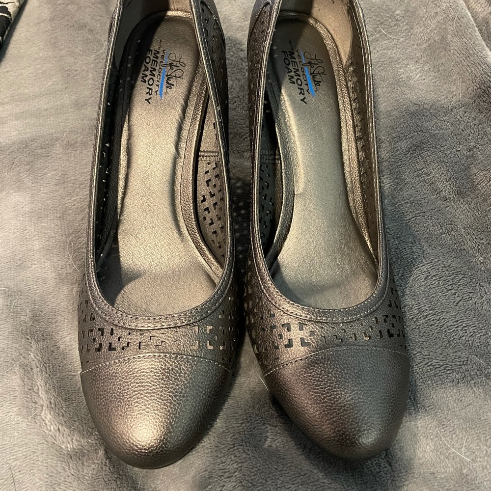 Life stride memory foam heels